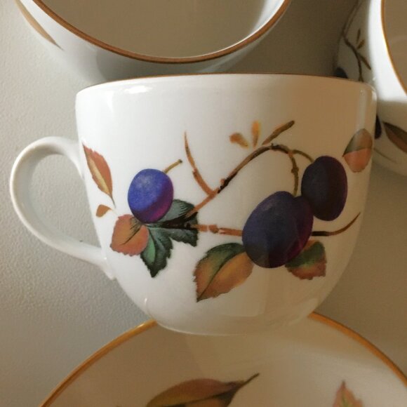 MCM 1961 ROYAL WORCESTER "Evesham" Gold Rim Cups & Saucers 🫐🍎 SET of 9! - Picture 7 of 15